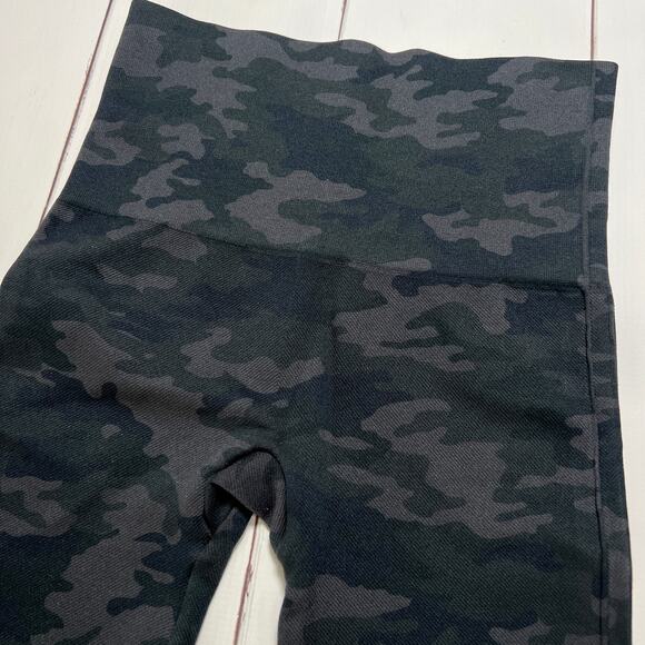 SPANX Look At Me Now Seamless Cropped Legging SIZE S Black Blue Camo Yoga Pant - Picture 8 of 13